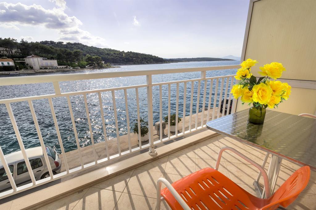 Apartment Mery Povlja  Εξωτερικό φωτογραφία